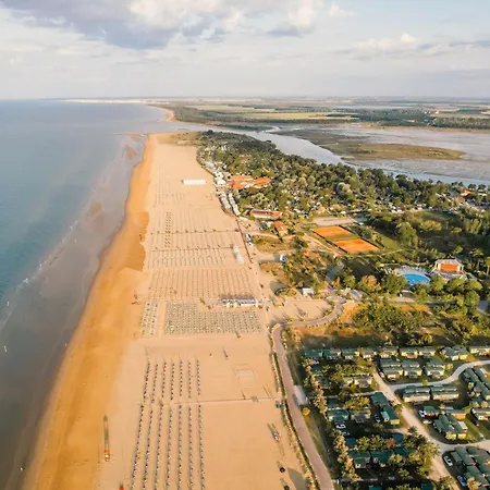 Coastal With Two Spacious Terraces * Bibione